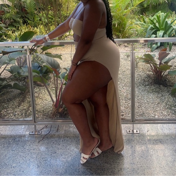 Sexy Maxi Vacation Dress - Picture 3 of 5